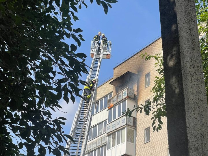 У Луцьку – пожежа: горить квартира. ФОТО