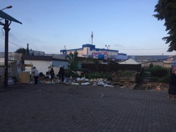 Вночі з луцької автостанції демонтували декілька кіосків. ФОТО