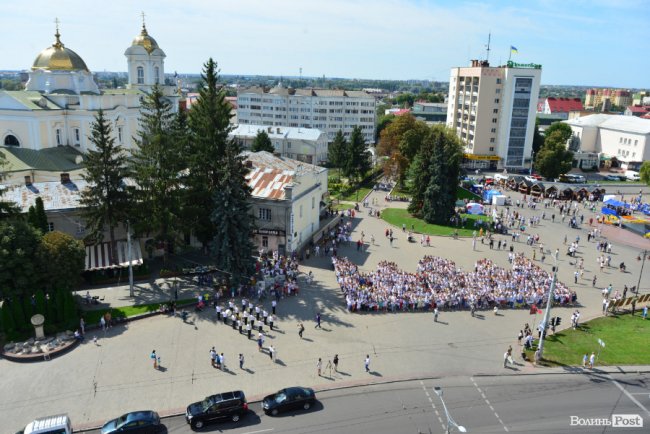 Як виглядала корона Вітовта з даху ЦУМу у Луцьку. ФОТО