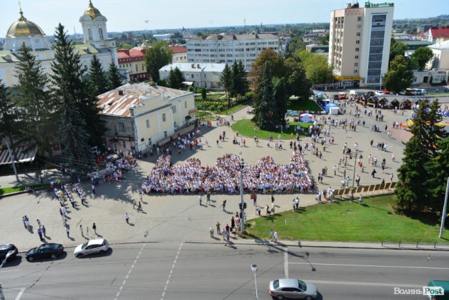 Як виглядала корона Вітовта з даху ЦУМу у Луцьку. ФОТО