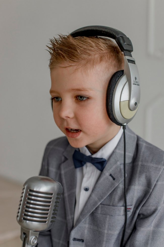 Усім мамам Луцька: діти зі «Світлинки» зняли зворушливий відеокліп