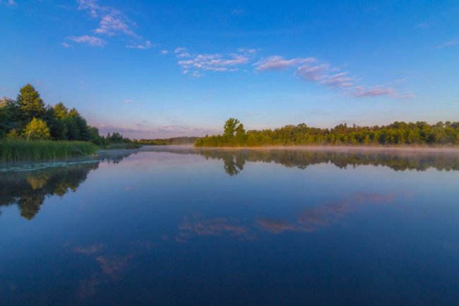 Чарівний світанок на волинському озері. ФОТО