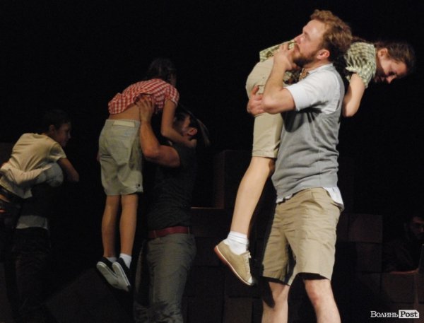 У Луцьку показали танцювальний перформенс «Дім». ФОТО