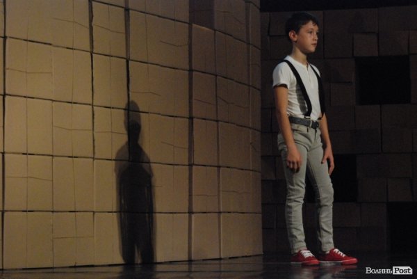 У Луцьку показали танцювальний перформенс «Дім». ФОТО