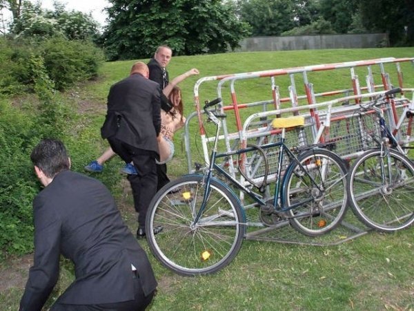  FEMEN зірвали виступ німецького канцлера. ФОТО. ВІДЕО