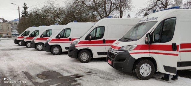 Волинські лікарі отримали реанімобілі для порятунку хворих на коронавірус. ФОТО