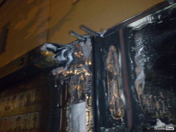 У Луцьку згоріла Стела Героїв