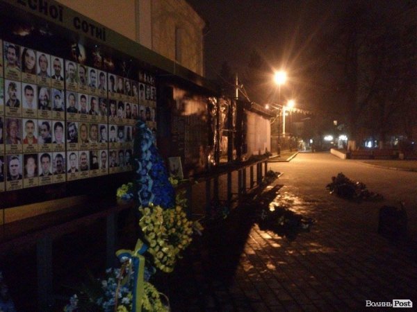 У Луцьку згоріла Стела Героїв