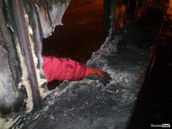 У Луцьку згоріла Стела Героїв