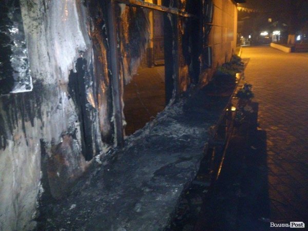 У Луцьку згоріла Стела Героїв