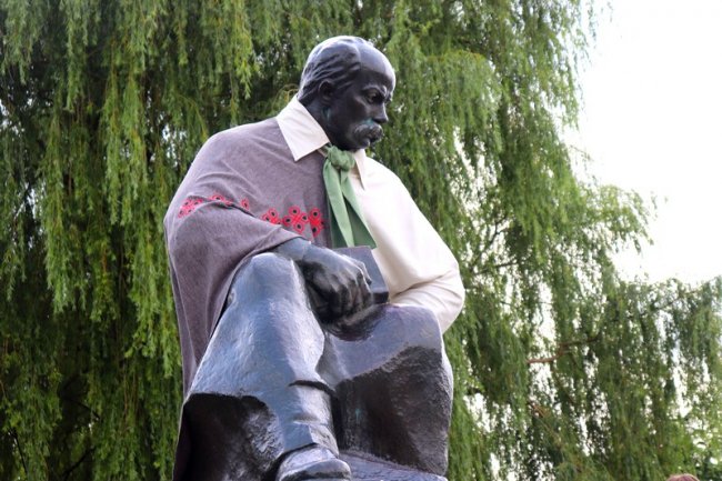 У Володимирі до Дня міста три пам’ятники одягли у вбрання.  ФОТО