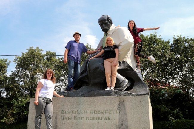 У Володимирі до Дня міста три пам’ятники одягли у вбрання.  ФОТО