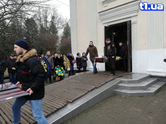 У Луцьку провели в останню путь атовця Сергія Денисюка. ФОТО