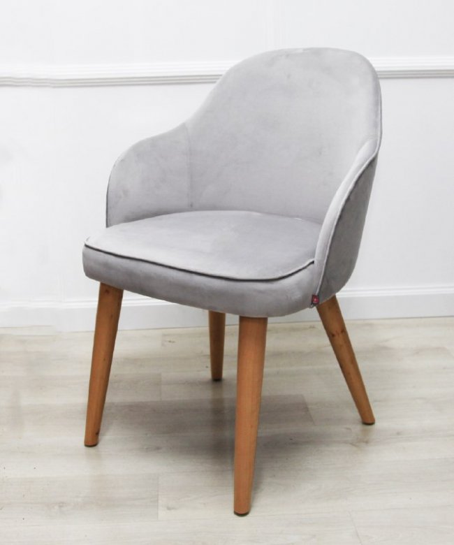 У Луцьку магазин меблів власного виробництва відновив свою роботу 