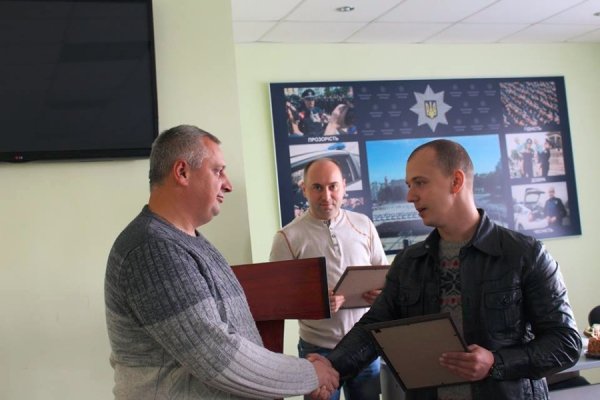 Луцьких патрульних-учасників АТО привітали зі святом. ФОТО