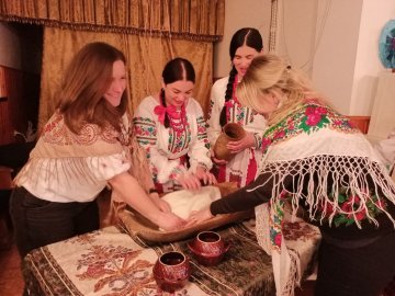 Калита, пісні та гадання: у селі на Волині святкували Андріївські вечорниці. ФОТО, ВІДЕО