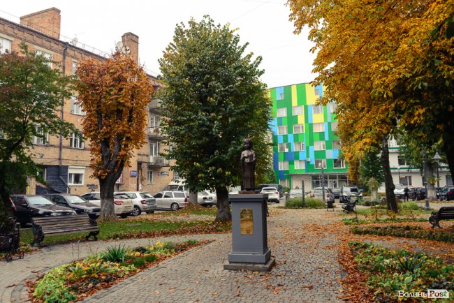 Місто, оповите легким серпанком туману: осінній Луцьк у фото 