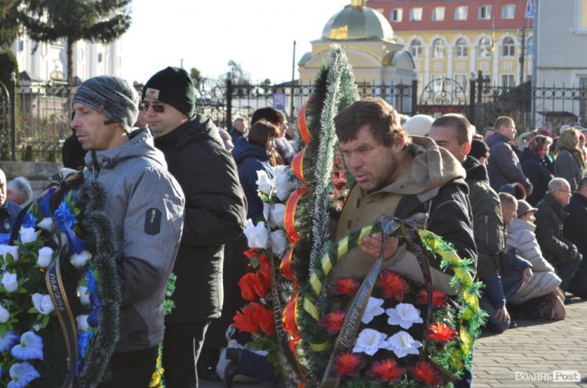 Загинув у день народження: Луцьк попрощався з воїном Віктором Лахаєм. ФОТОРЕПОРТАЖ