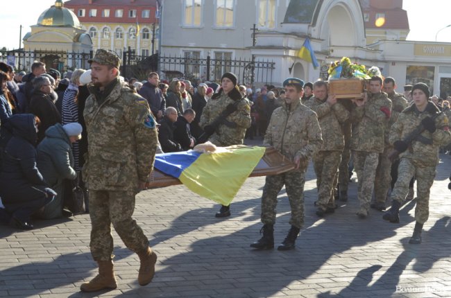 Загинув у день народження: Луцьк попрощався з воїном Віктором Лахаєм. ФОТОРЕПОРТАЖ