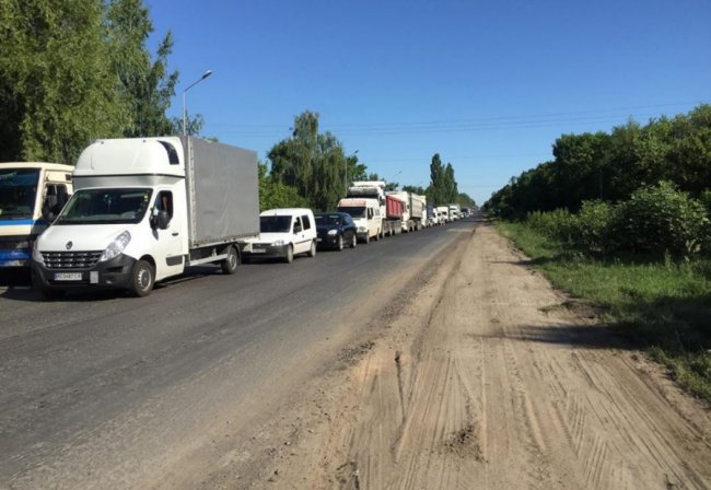 Поблизу Луцька через ремонт великий затор. ФОТО