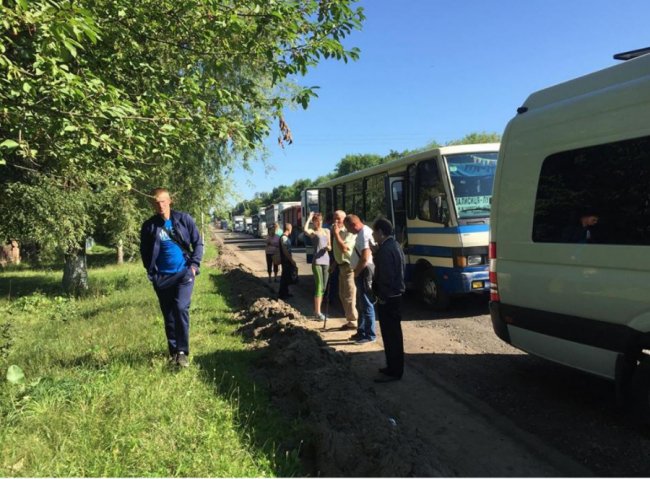 Поблизу Луцька через ремонт великий затор. ФОТО
