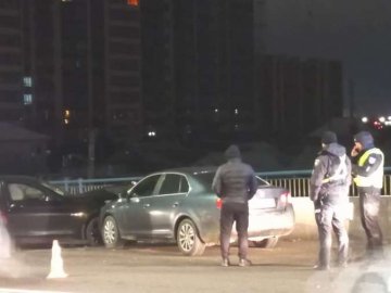 У Луцьку на Рівненській зіткнулися три автівки. ФОТО