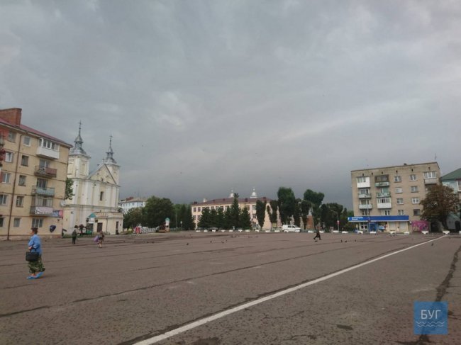 У селі на Волині через блискавку загорівся дах будинку