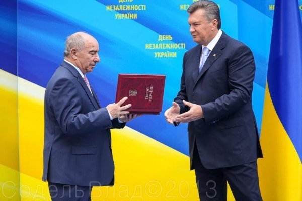 З якими обличчями керівники країни святкували День Незалежності. ФОТО