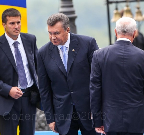 З якими обличчями керівники країни святкували День Незалежності. ФОТО