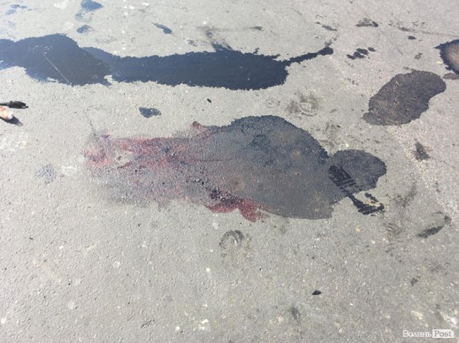 Моторошна аварія у Луцьку: троє на мопеді врізалися у Lanos. ФОТО