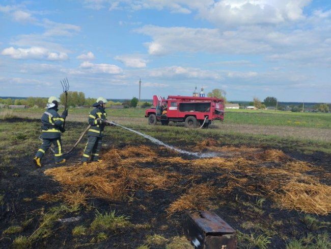 На Волині горіли хлів та солома