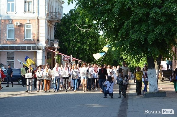 У Луцьку – марш вишиванок. ФОТО