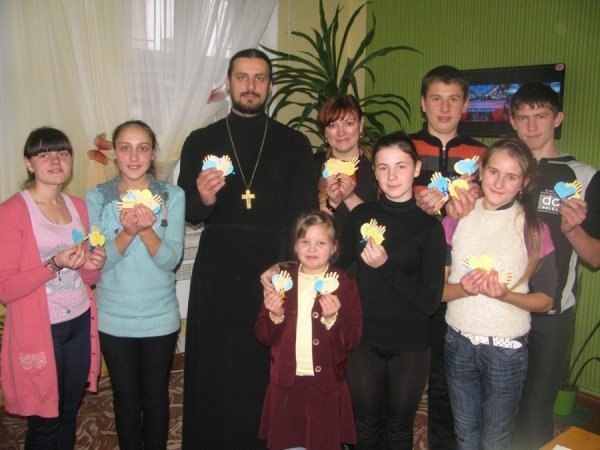 На Волині діти виготовили паперові сувеніри для бійців. ФОТО