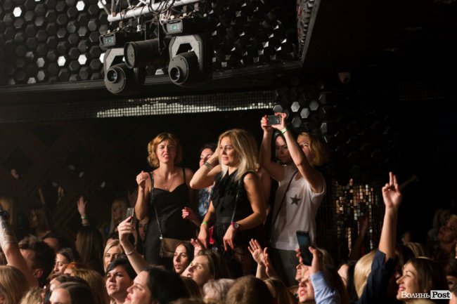 У луцькій «Опері» відгримів концерт Макса Барських. ФОТОРЕПОРТАЖ