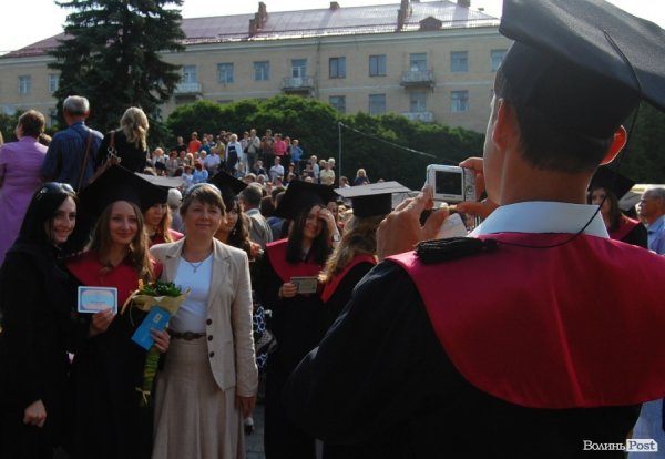 У Волинському національному університеті вітали магістрів
