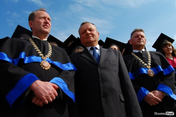 У Волинському національному університеті вітали магістрів