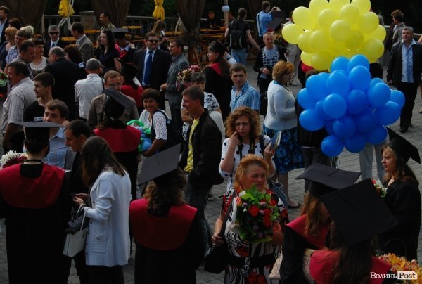 У Волинському національному університеті вітали магістрів