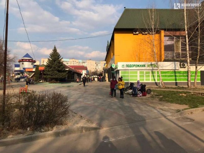 Карантин у Луцьку: люди влаштували стихійну торгівлю. ФОТО