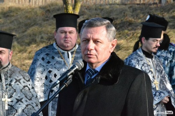 У Луцьку вшанували Героїв Крут, Небесної Сотні та війни на Сході. ФОТО