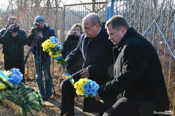 У Луцьку вшанували Героїв Крут, Небесної Сотні та війни на Сході. ФОТО