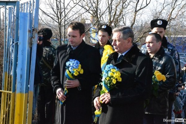 У Луцьку вшанували Героїв Крут, Небесної Сотні та війни на Сході. ФОТО