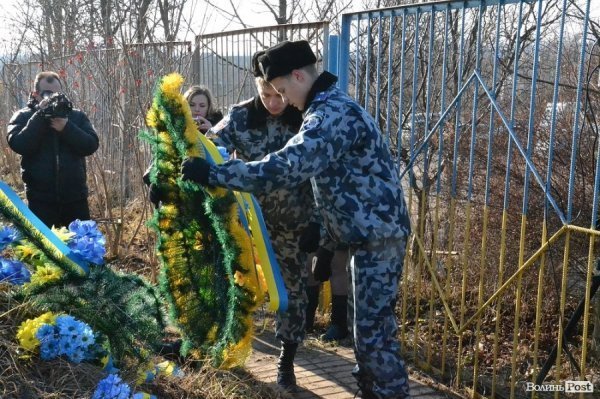 У Луцьку вшанували Героїв Крут, Небесної Сотні та війни на Сході. ФОТО