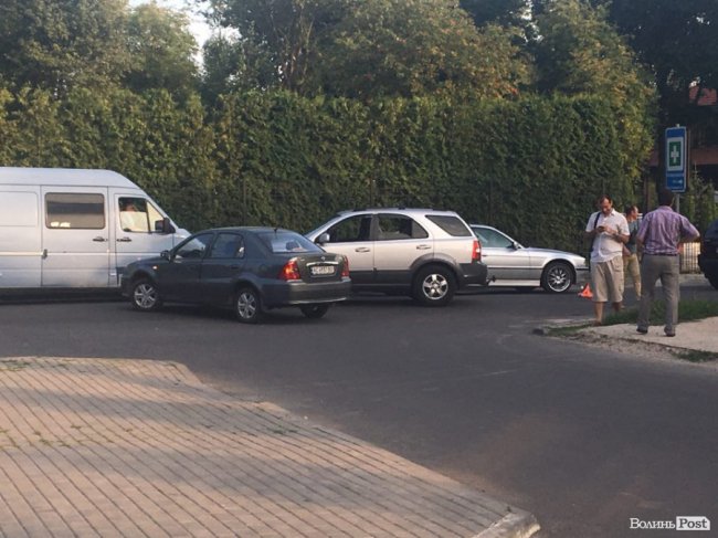 Аварія в Луцьку: не розминулися легковик і позашляховик