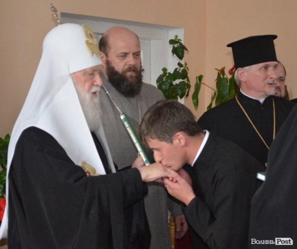Випускникам богословської академії у Луцьку дипломи вручав патріарх Філарет. ФОТО