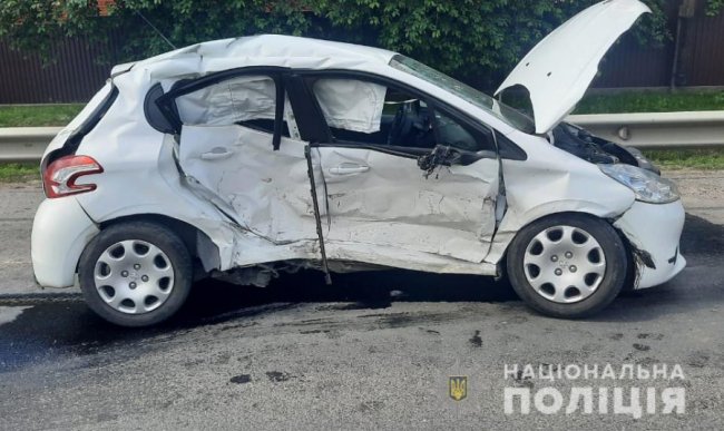 У Луцьку зіткнулися Peugeot та BMW, є постраждалі