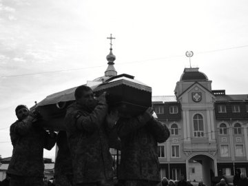 У Луцьку провели в останню дорогу Героїв Олексія Масурова та Богдана Ніколайчука. ФОТО