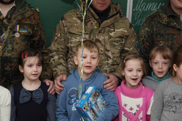 Сину волинського Героя влаштували сюрприз посеред уроку