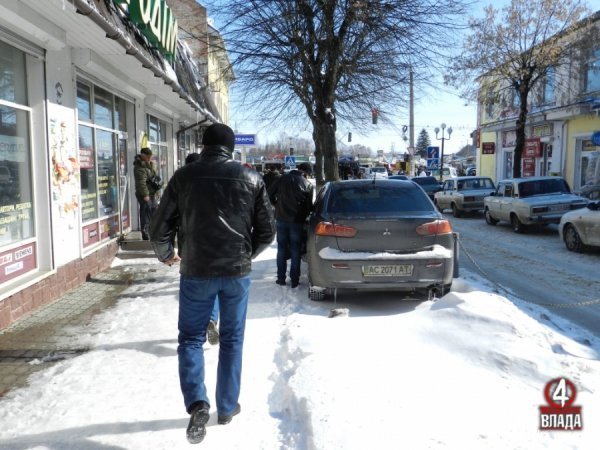 Як паркуються в Луцьку. ФОТО