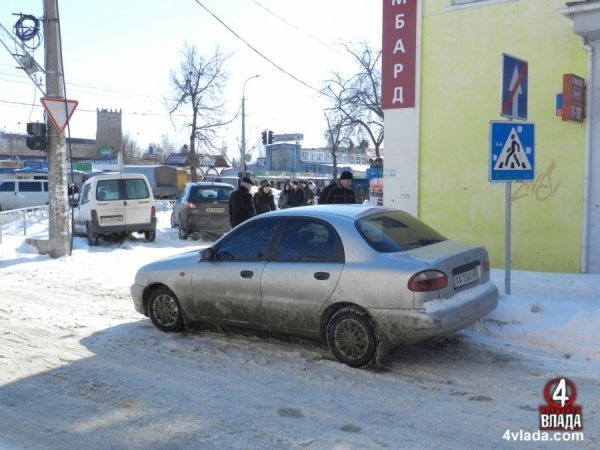 Як паркуються в Луцьку. ФОТО