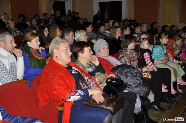 Фото з фестивалю вертепів у Луцьку